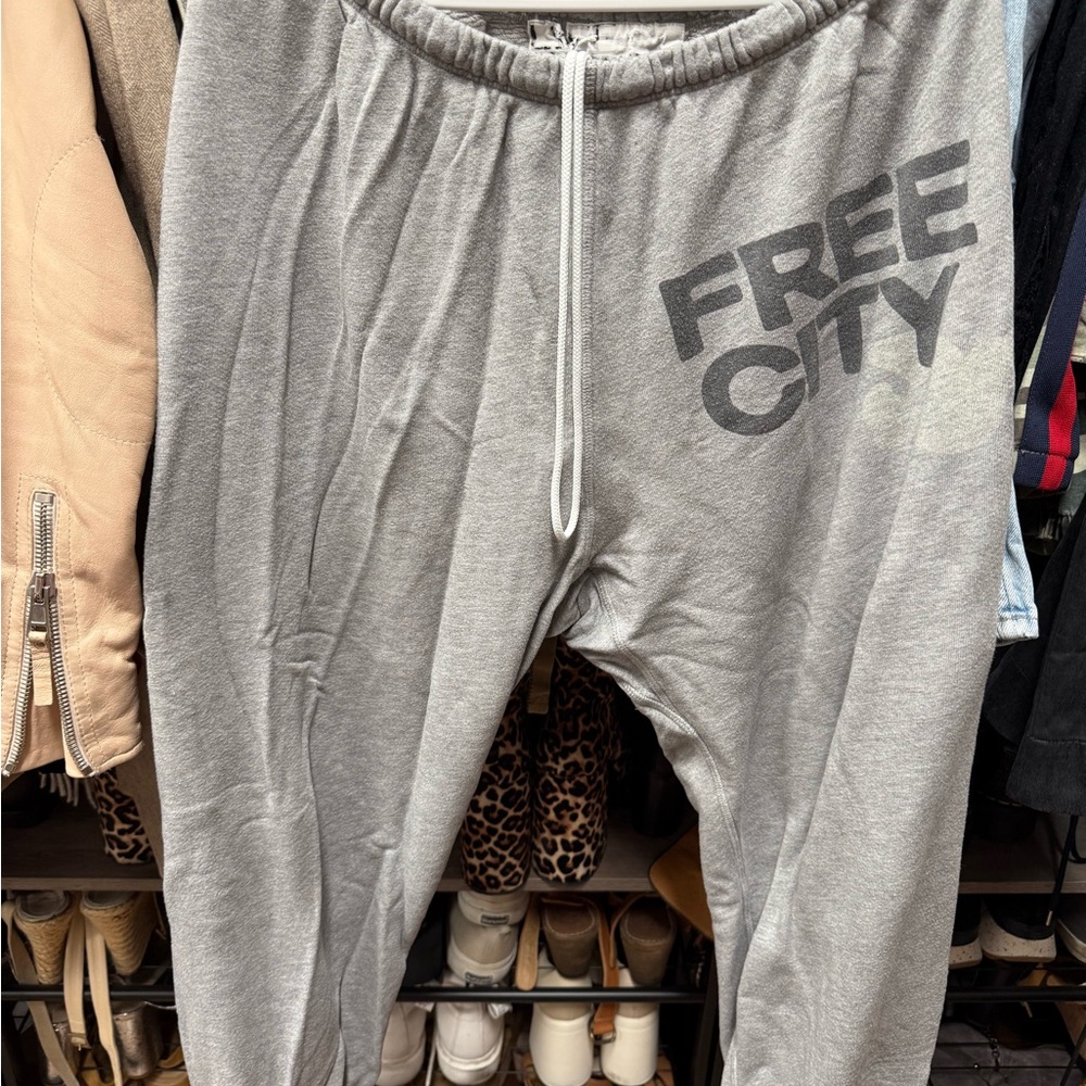 Freecity Nature Love Gray Sweatpants